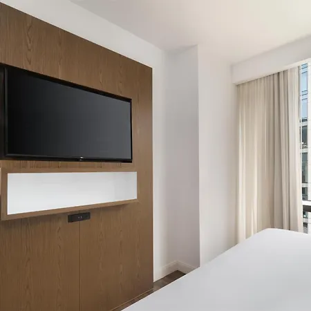 Western Premier Empire State Hotel 3*