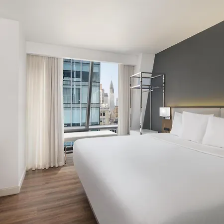 Western Premier Empire State Hotel 3*