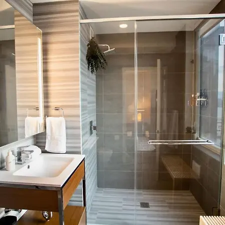 Modern Designer Stunning Hudson Views Corner Unit Apartment *