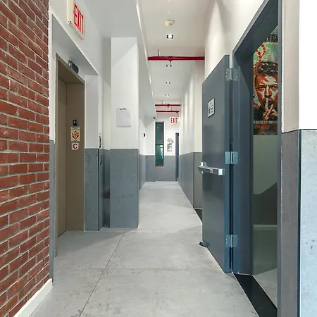 Ny Moore Hostel *