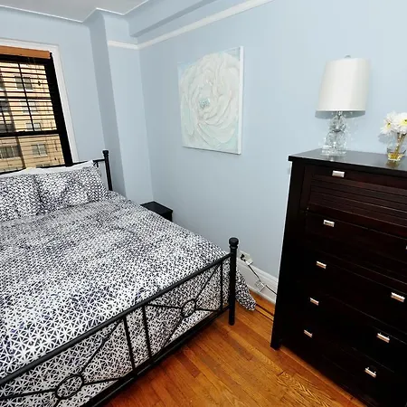 Apartment East Side 3 Bed 1 Bath *