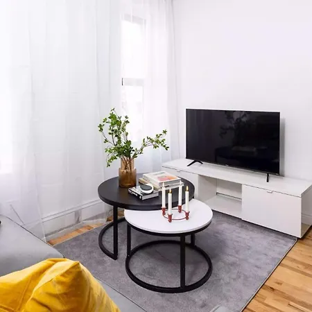 Spacious 3br Retreat Near Times Square Apartment *