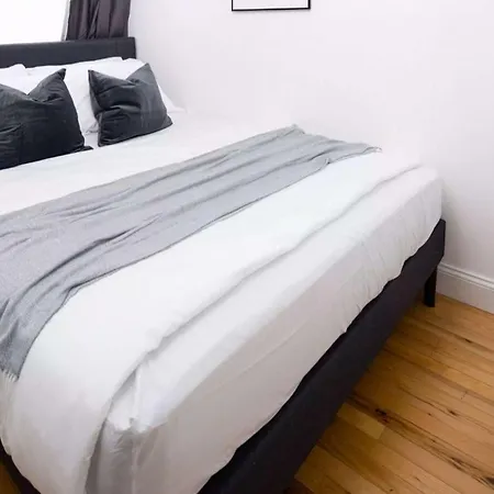 Spacious 3br Retreat Near Times Square Apartment *