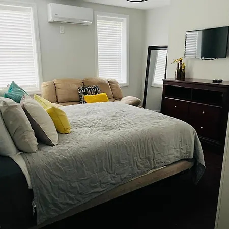 Spacious 1br Garden Level With Patio! Apartment