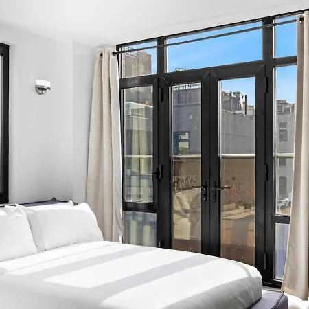 Space Age Soho Penthouse Private Balcony With Bbq *