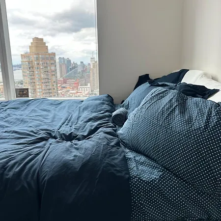 Modern Corner High-rise With Hudson River Views * New York