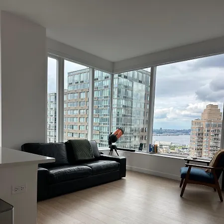 Apartment Modern Corner High-rise With Hudson River Views