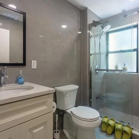 Homestay Little Manhattan 5 Min Walk To Times Square Private Bathroom World Cup 2026 Ready