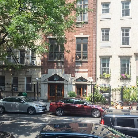 Little Manhattan 5 Min Walk To Times Square Private Bathroom World Cup 2026 Ready Homestay New York