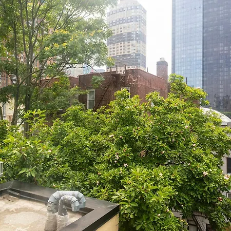 Little Manhattan 5 Min Walk To Times Square Private Bathroom World Cup 2026 Ready Homestay New York