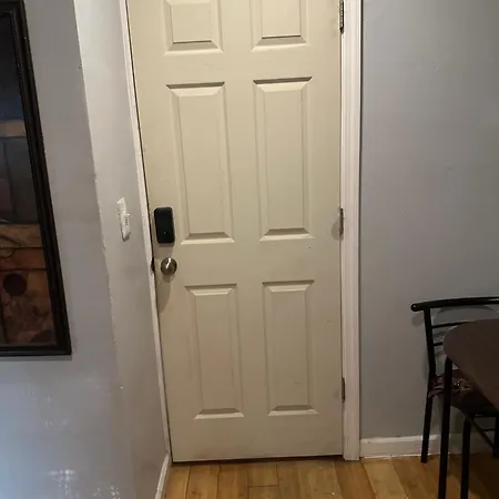 Your Away From ! Unit 2- 1st Floor Apartment *