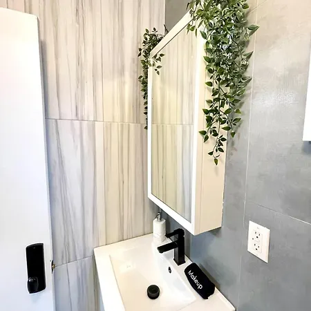 Apartment Madison Ave Oasis
