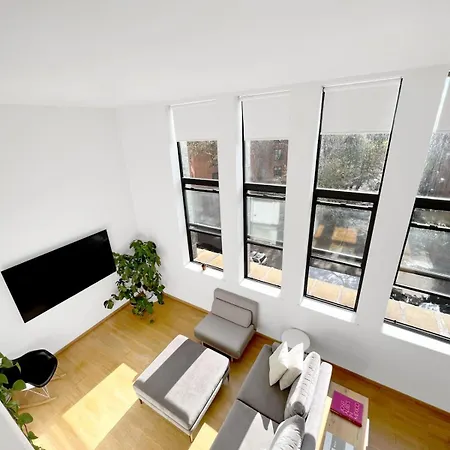 Sunny & Spacious Duplex In Lower East Side *