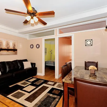 East Side 3 Bedroom And 2 Bathroom Apartment Apartment *