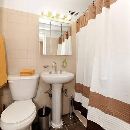 Apartment East Side 3 Bedroom And 2 Bathroom Apartment