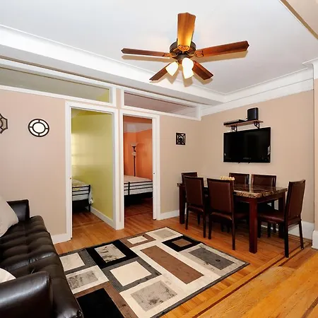East Side 3 Bedroom And 2 Bathroom Apartment Apartment