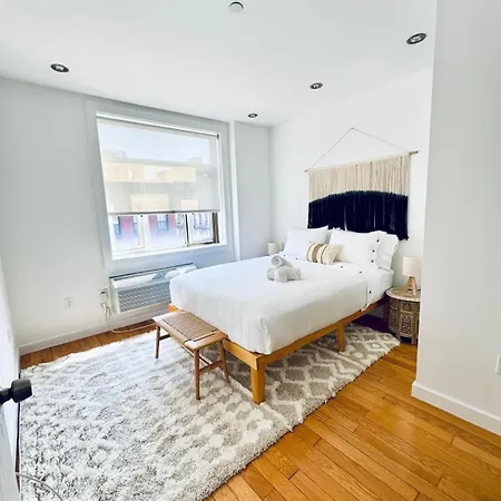 Prime Stylish Three Bedrooms Apartment New York