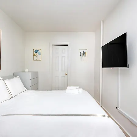 Prime Upper West Side Location 1 Bedroom Apartment