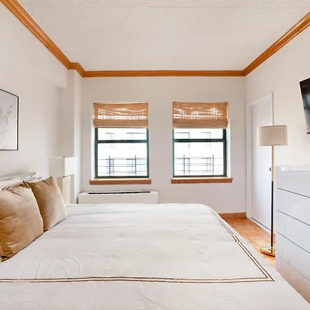 Contemporary 2 Bed 2 Bath Bright And Sunny New York