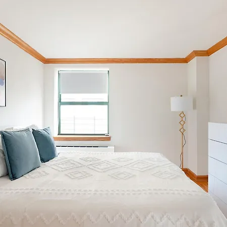 Apartment Contemporary 2 Bed 2 Bath Bright And Sunny New York