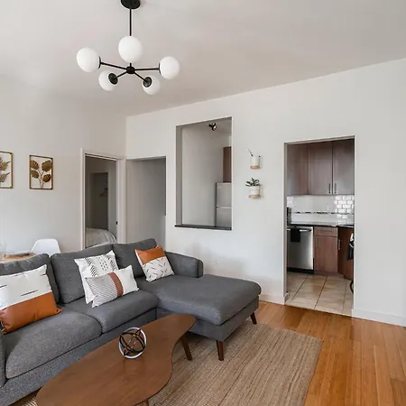 Beautiful 3 Bedroom Unit In Prime Location * New York