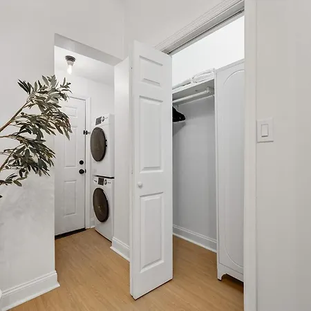 Apartment 2br And 2ba In Historic Brownstone Near Subway *
