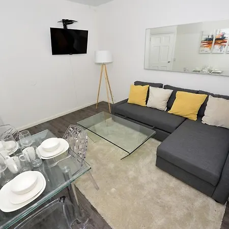 Amazing 4 Bedroom 1 Bth Laundry Dishwasher, June To Aug 90 Days Required Apartment New York