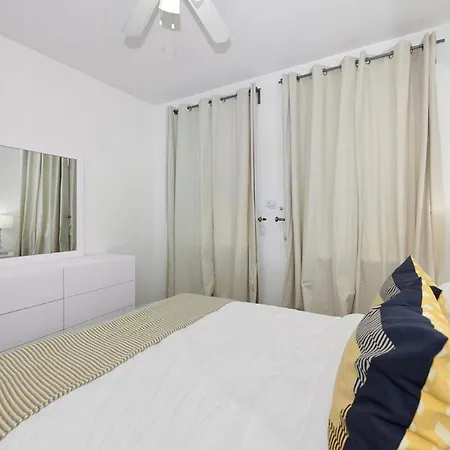 Apartment Amazing 4 Bedroom 1 Bth Laundry Dishwasher, June To Aug 90 Days Required