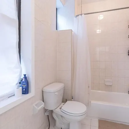 5 Bedroom 2 Bath I Full Floor I Midtown Apartment