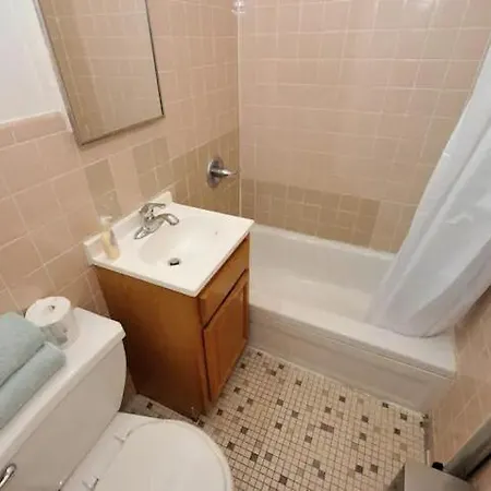 Amazing Upper East Side Studio! Epic Location!, June To Aug 90 Days Required Apartment New York