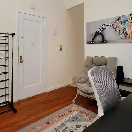 Amazing Upper East Side Studio! Epic Location!, June To Aug 90 Days Required * New York