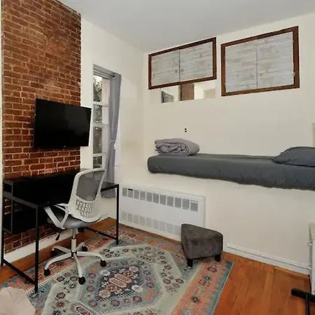 Amazing Upper East Side Studio! Epic Location!, June To Aug 90 Days Required * New York