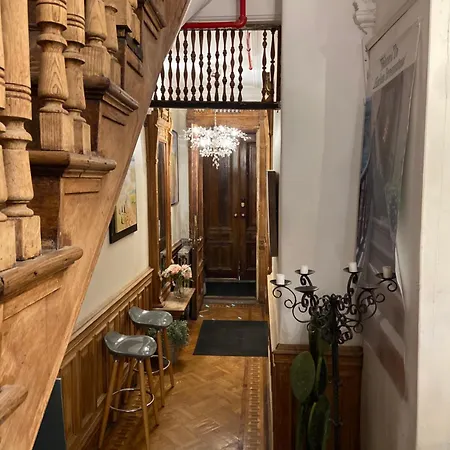 Apartment Harlem Brownstone *