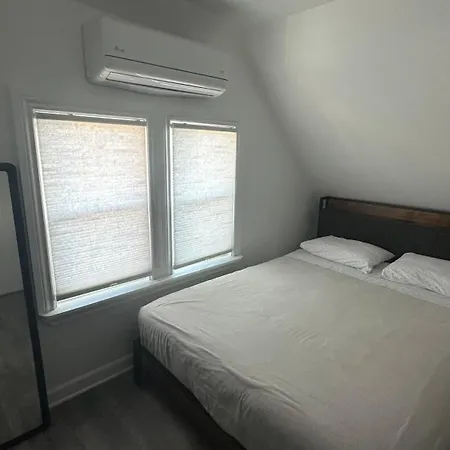 Modern & Cozy In Queens Near Train Station And Buses Homestay New York