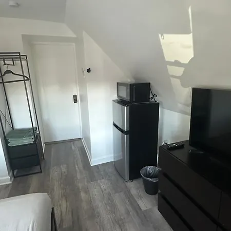 Modern & Cozy In Queens Near Train Station And Buses New York