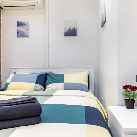 Apartment 2 Bedroom Luxury Unit In The Heart Of Manhattan