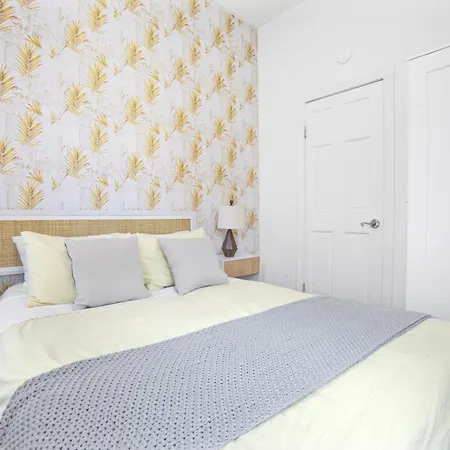 Upscale 2br Apartment *
