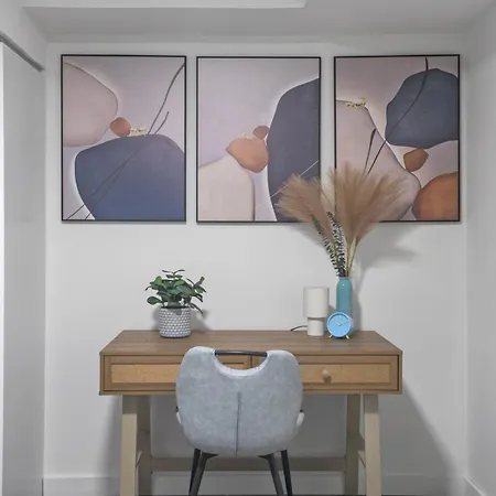 Apartment 3 Bd Close To Park *