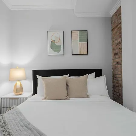 Lower East Side 2br With Private Patio New York