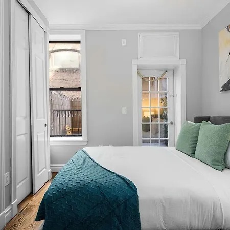 Lower East Side 2br With Private Patio Apartment