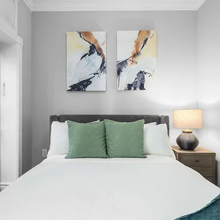 Apartment Lower East Side 2br With Private Patio New York