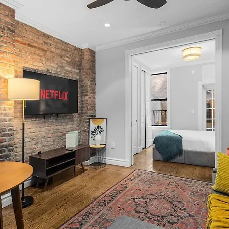 Lower East Side 2br With Private Patio *