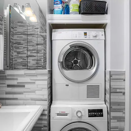 Lower East Side 2br With Private Patio Apartment *