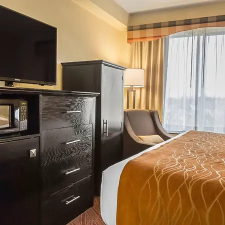 Comfort & Laguardia Airport Hotel 4*