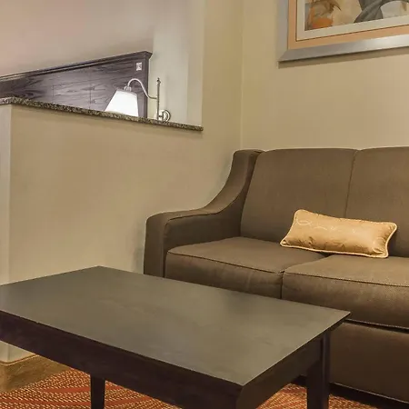 Hotel Comfort & Laguardia Airport 4*