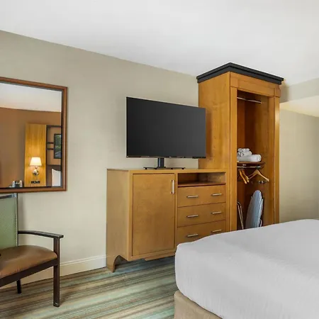 Hotel Western Queens Gold Coast New York