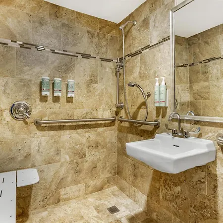 Hotel Western Queens Gold Coast 3*