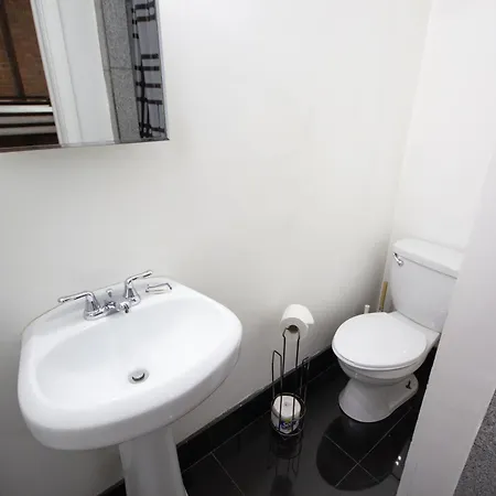 - Cozy Apartment New York