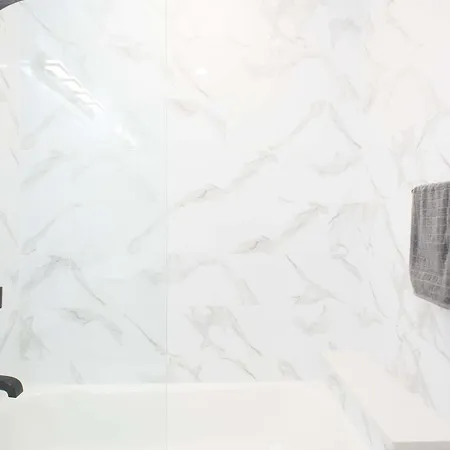 240-9 Luxury Prime Location W&d