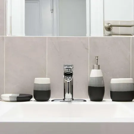 1567-1a New 2br Prime Upper East W&d